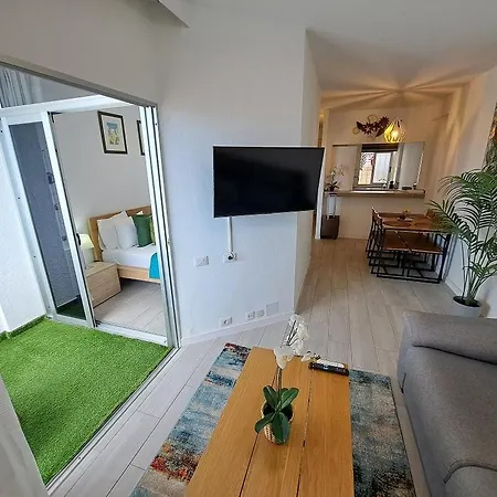 Ocean View Penthouse Apartment *